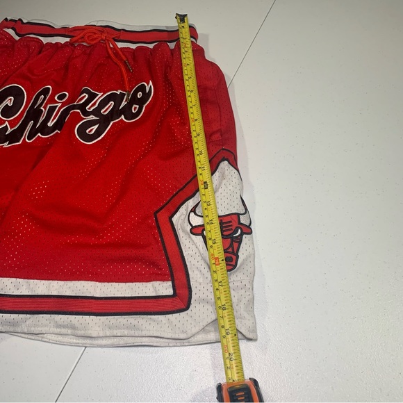 Chicago Bulls 1997-1998 Just Don Mens Medium Retro Shorts Jordan USA Made Red - Picture 6 of 8